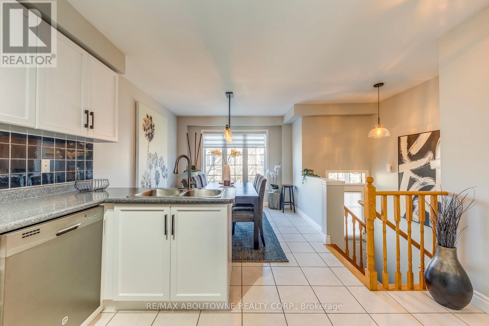 34 Palomino Trail, Halton Hills, Ontario  L7G 6E9 - Photo 14 - W12847200