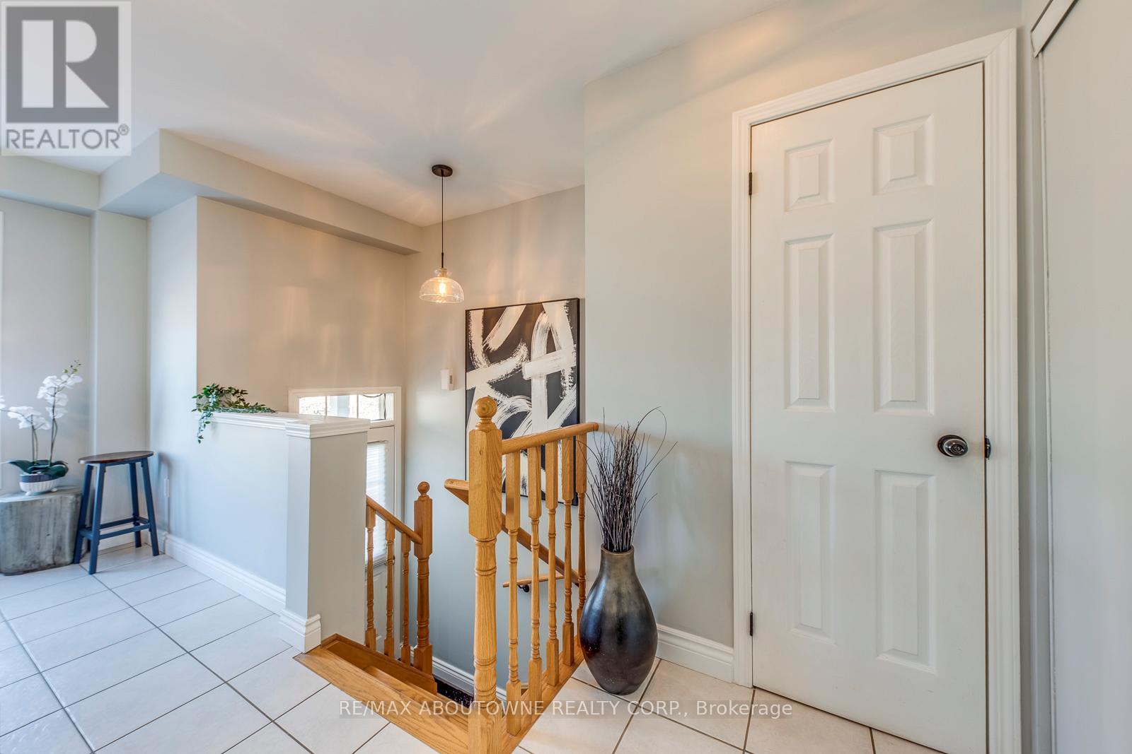 34 Palomino Trail, Halton Hills, Ontario  L7G 6E9 - Photo 6 - W12847200