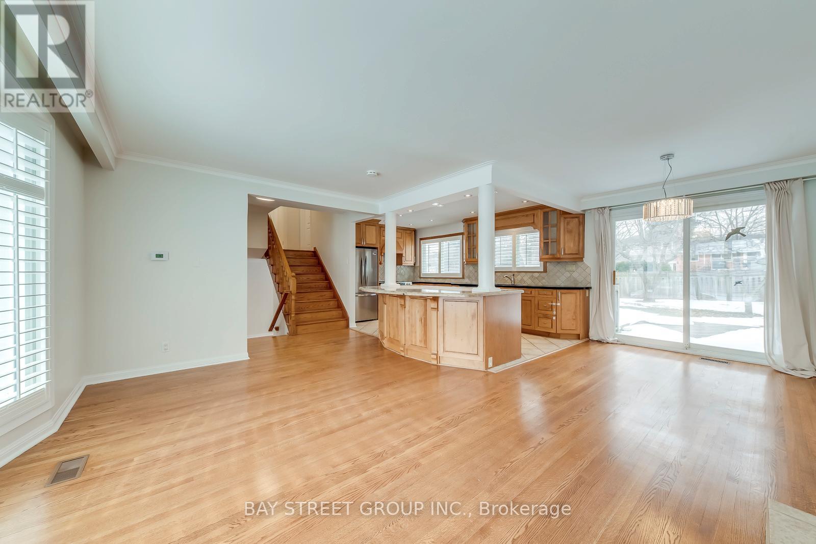 49 Rayne Avenue, Oakville, Ontario  L6H 1C1 - Photo 10 - W12847220