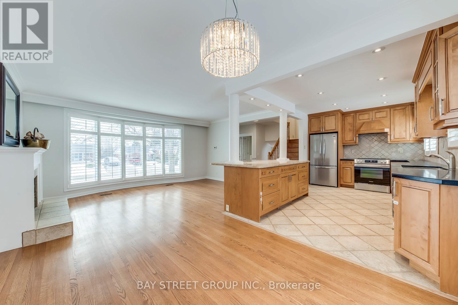 49 Rayne Avenue, Oakville, Ontario  L6H 1C1 - Photo 11 - W12847220