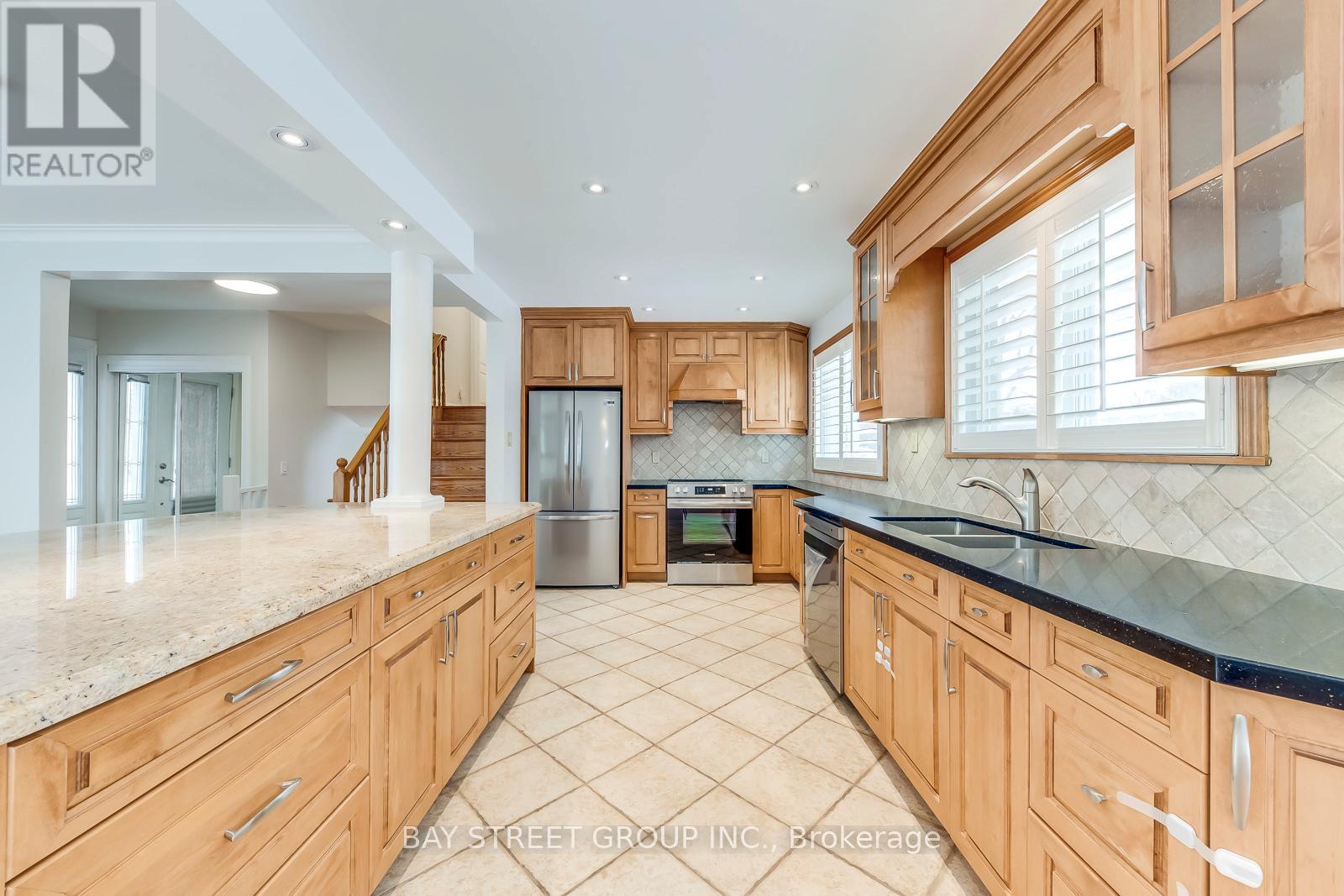 49 Rayne Avenue, Oakville, Ontario  L6H 1C1 - Photo 12 - W12847220