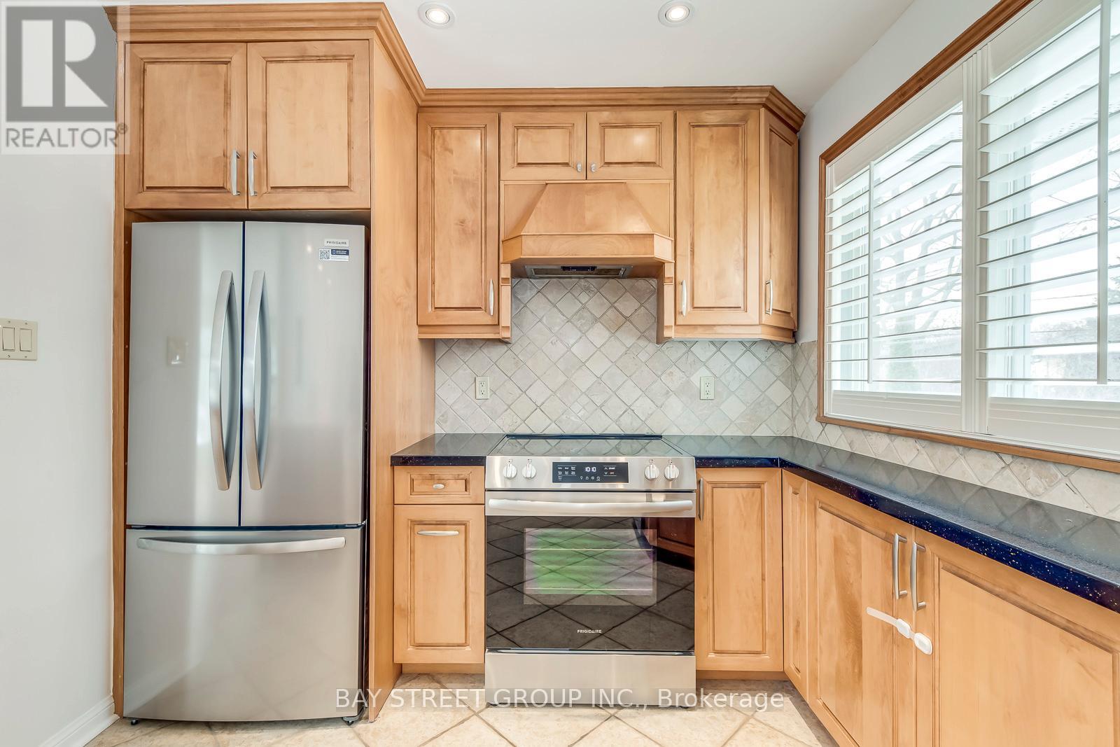 49 Rayne Avenue, Oakville, Ontario  L6H 1C1 - Photo 14 - W12847220