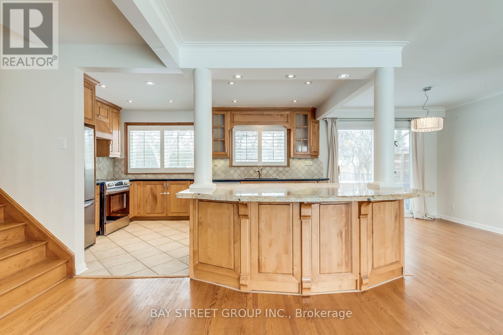 49 Rayne Avenue, Oakville, Ontario  L6H 1C1 - Photo 16 - W12847220