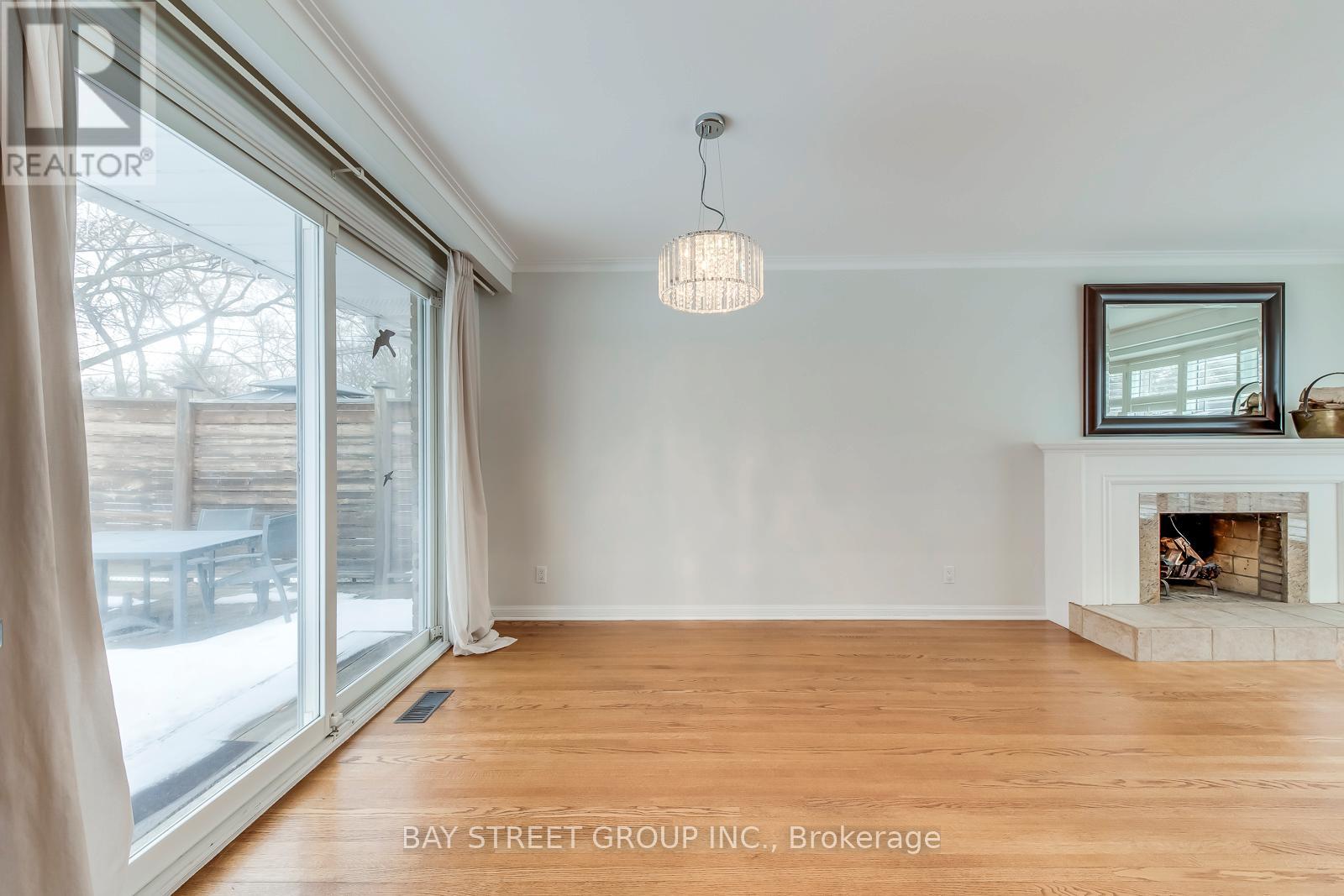 49 Rayne Avenue, Oakville, Ontario  L6H 1C1 - Photo 19 - W12847220