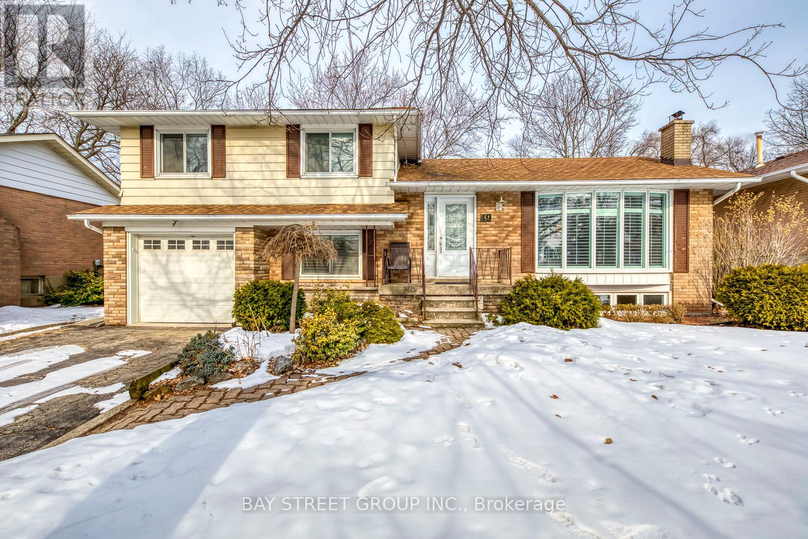 49 Rayne Avenue, Oakville, Ontario  L6H 1C1 - Photo 2 - W12847220