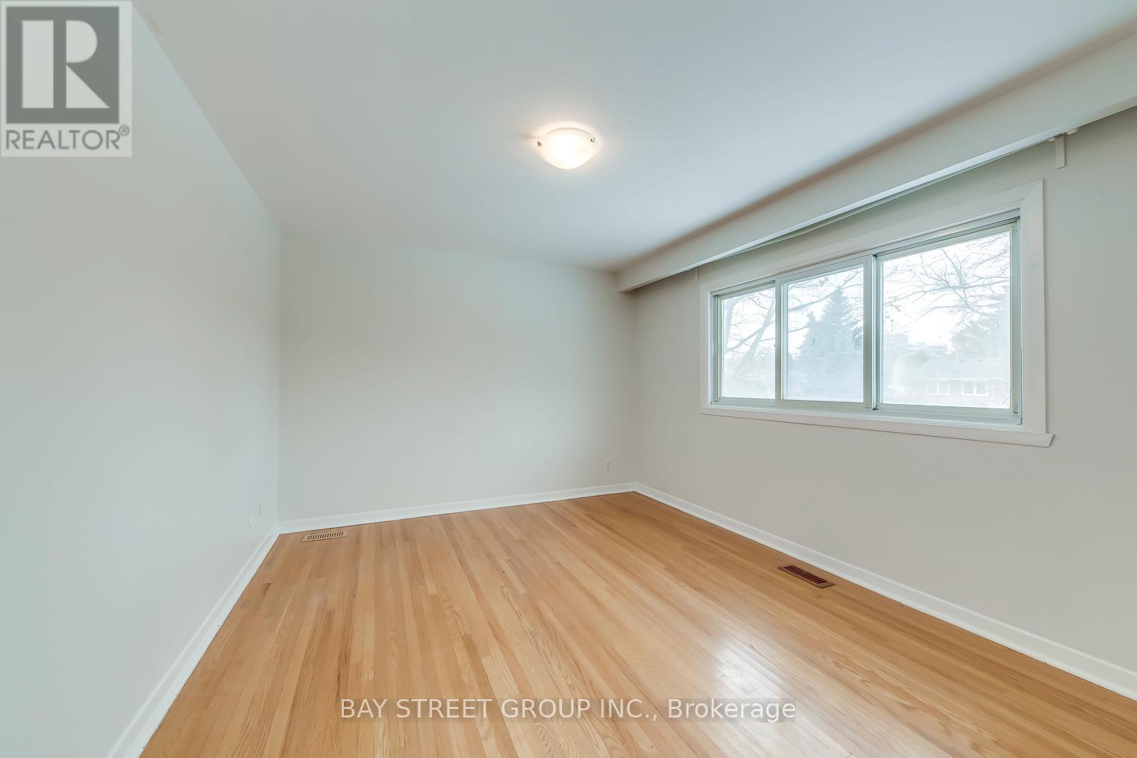 49 Rayne Avenue, Oakville, Ontario  L6H 1C1 - Photo 22 - W12847220