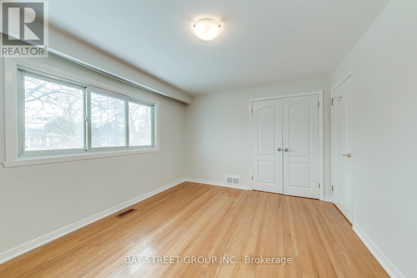 49 Rayne Avenue, Oakville, Ontario  L6H 1C1 - Photo 23 - W12847220