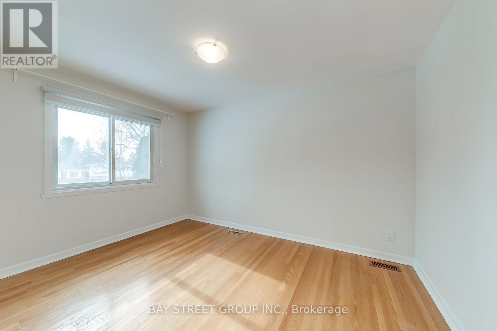 49 Rayne Avenue, Oakville, Ontario  L6H 1C1 - Photo 26 - W12847220