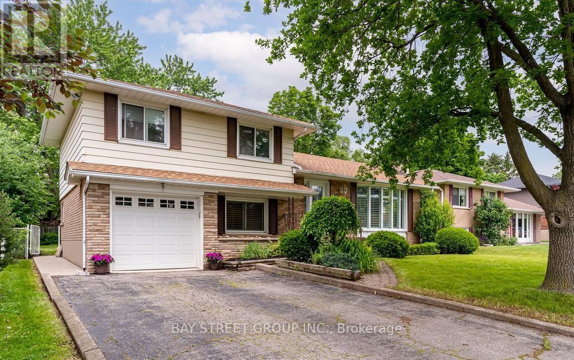 49 Rayne Avenue, Oakville, Ontario  L6H 1C1 - Photo 3 - W12847220