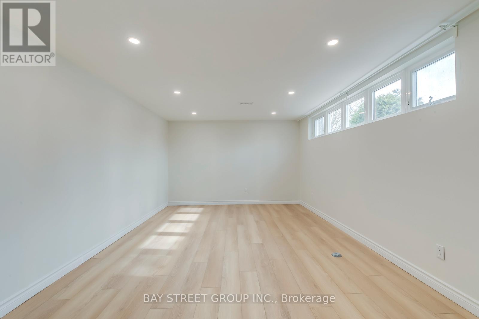 49 Rayne Avenue, Oakville, Ontario  L6H 1C1 - Photo 38 - W12847220