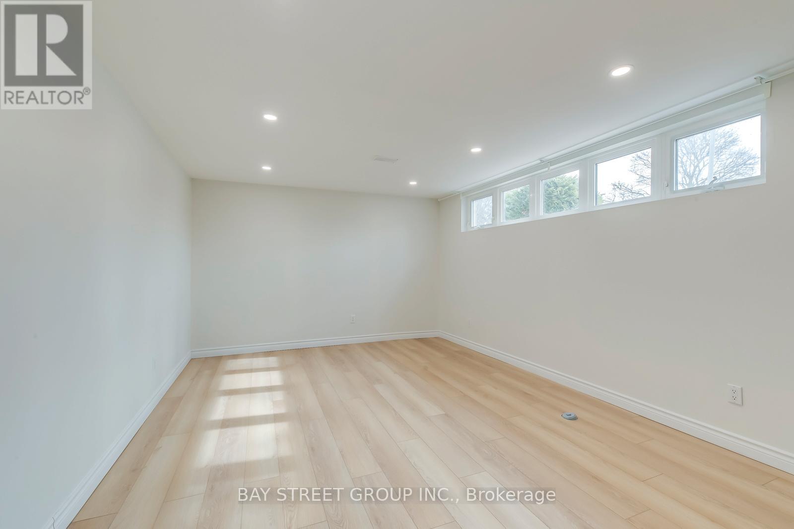 49 Rayne Avenue, Oakville, Ontario  L6H 1C1 - Photo 39 - W12847220