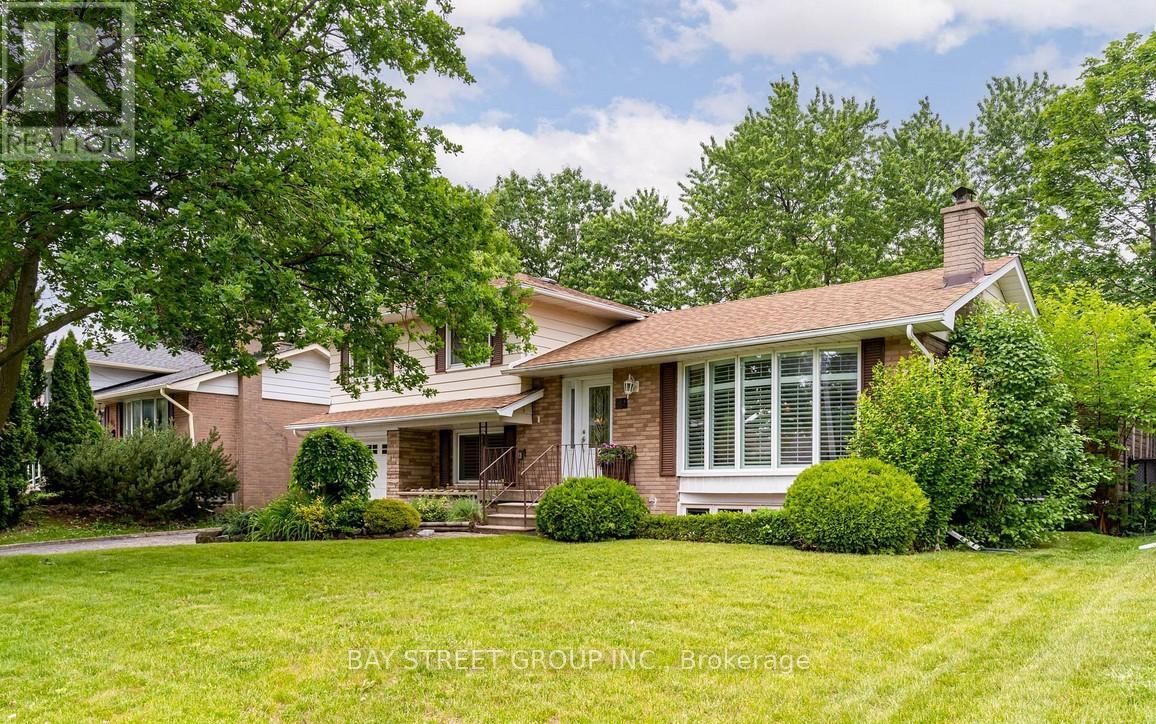 49 Rayne Avenue, Oakville, Ontario  L6H 1C1 - Photo 4 - W12847220