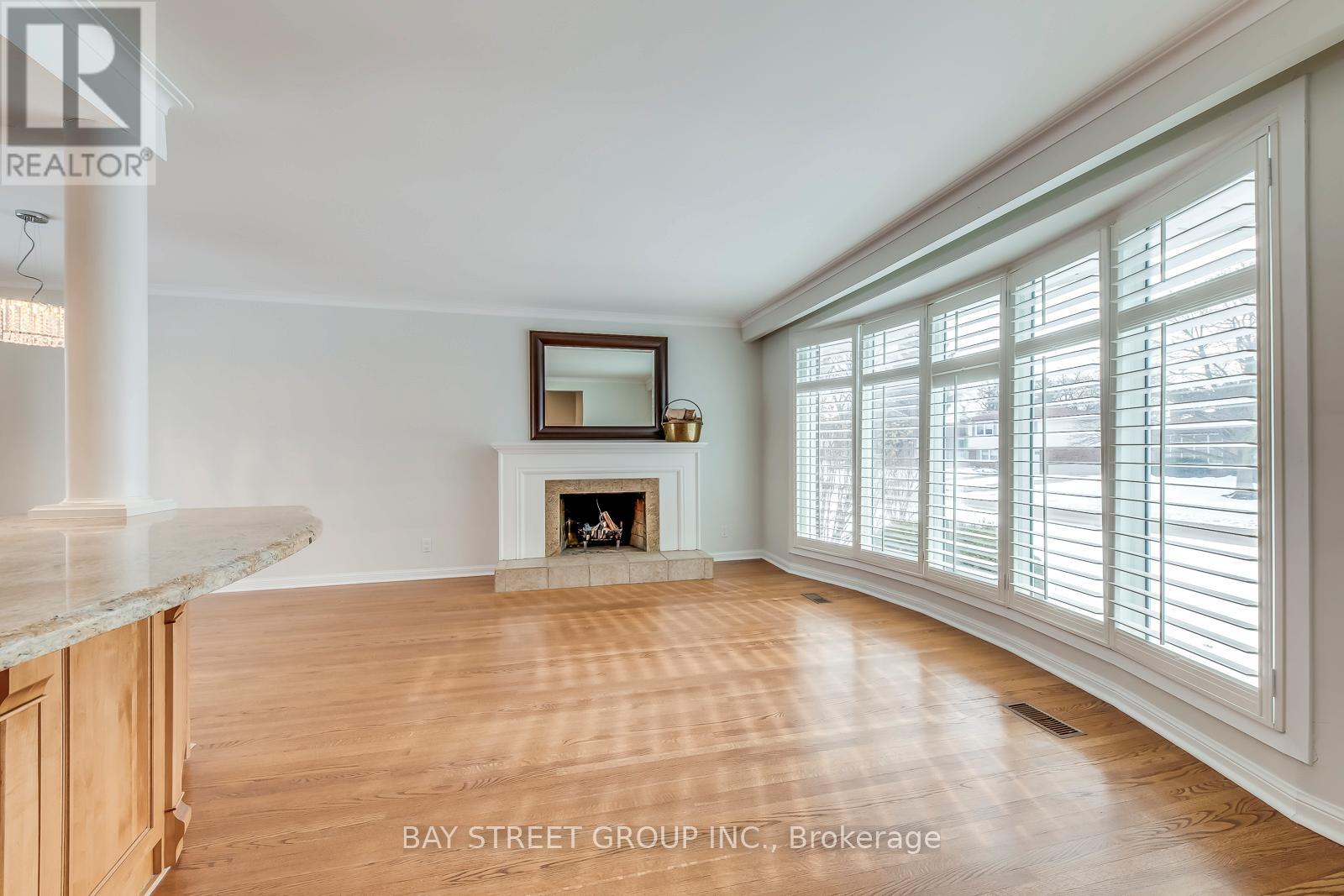49 Rayne Avenue, Oakville, Ontario  L6H 1C1 - Photo 7 - W12847220