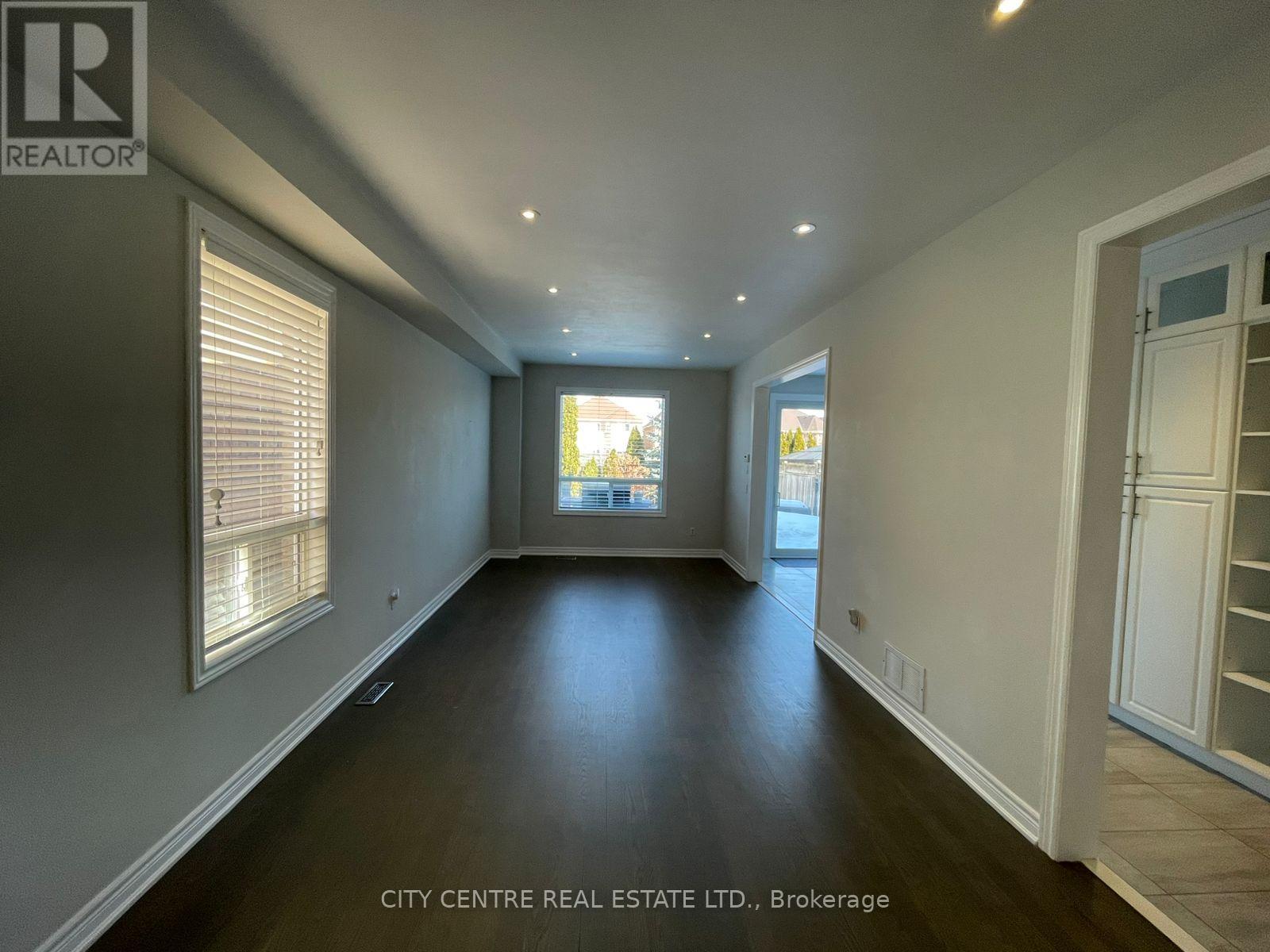 4777 Glasshill Grove, Mississauga, Ontario  L5M 7R6 - Photo 3 - W12847234