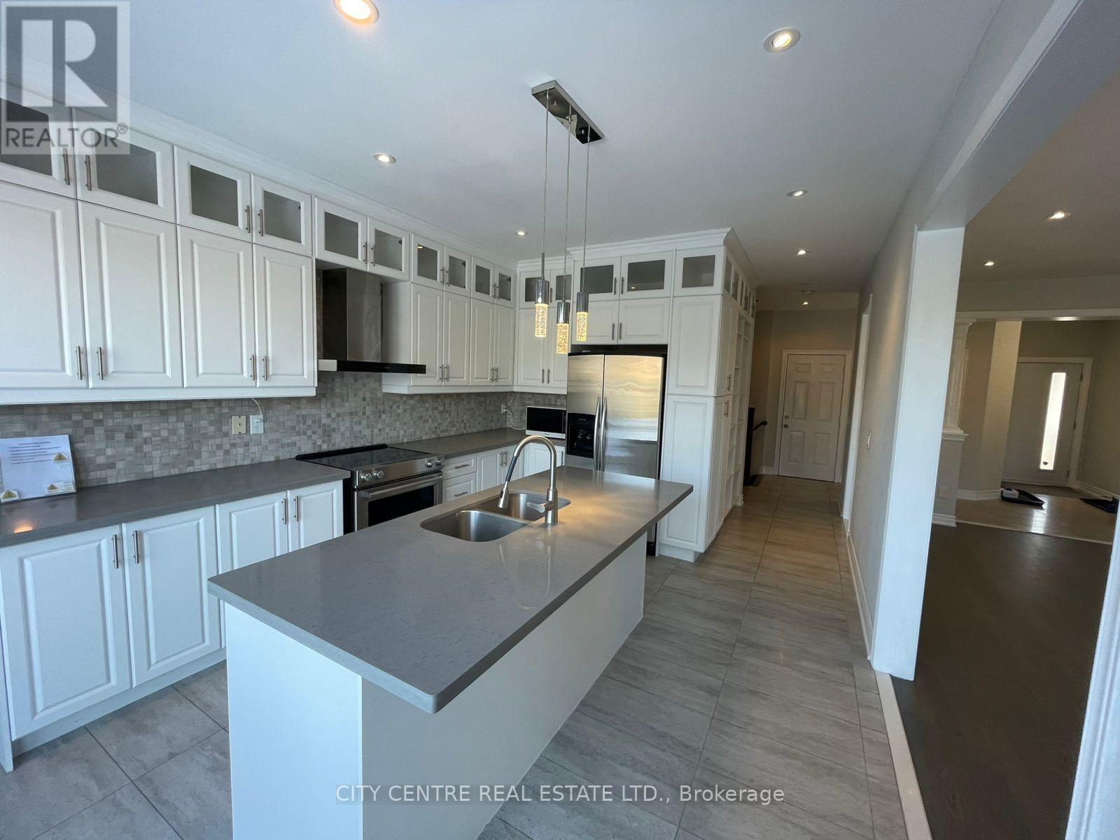 4777 Glasshill Grove, Mississauga, Ontario  L5M 7R6 - Photo 6 - W12847234