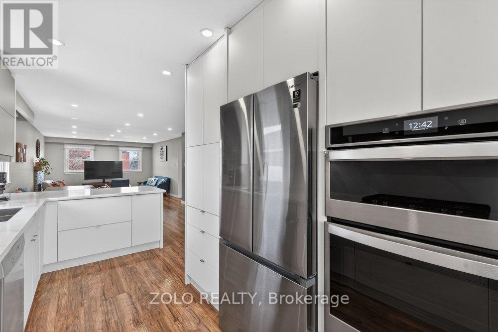 20 Bridesburg Drive, Toronto, Ontario  M9R 2K3 - Photo 6 - W12847240