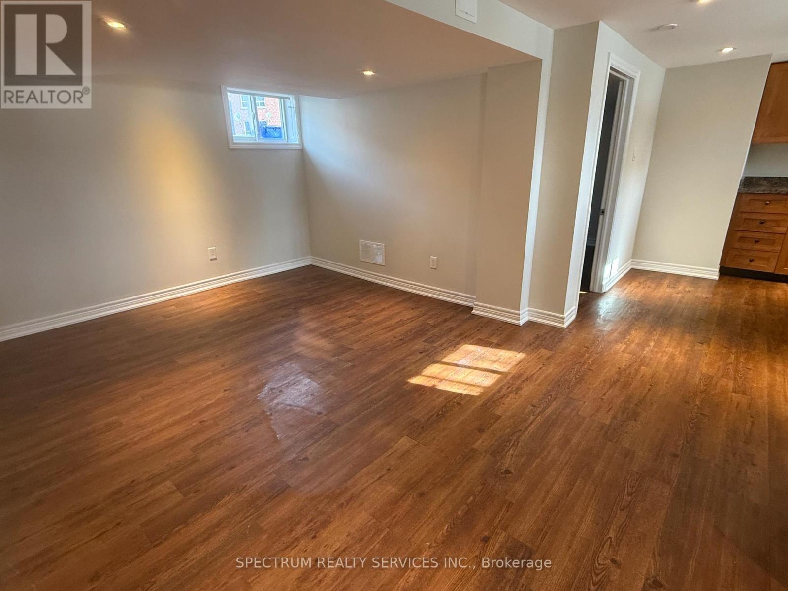 Lower - 1002 Weston Road, Toronto, Ontario  M6N 3S1 - Photo 5 - W12846162