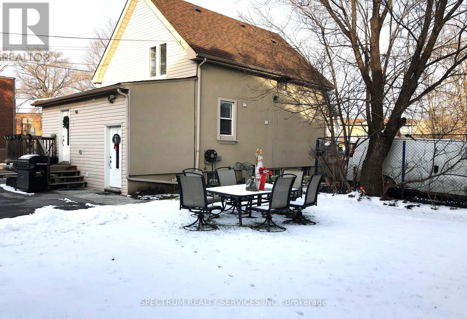 Lower - 1002 Weston Road, Toronto, Ontario  M6N 3S1 - Photo 17 - W12846162