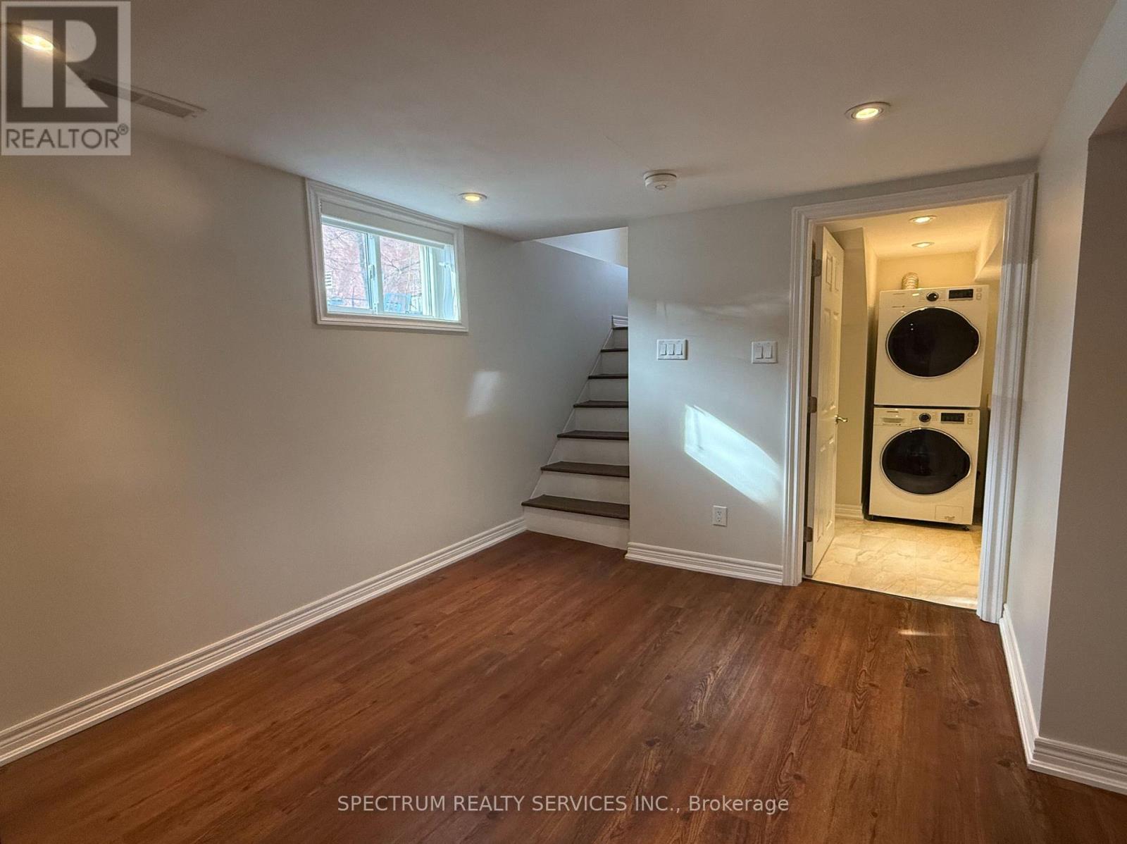 Lower - 1002 Weston Road, Toronto, Ontario  M6N 3S1 - Photo 9 - W12846162