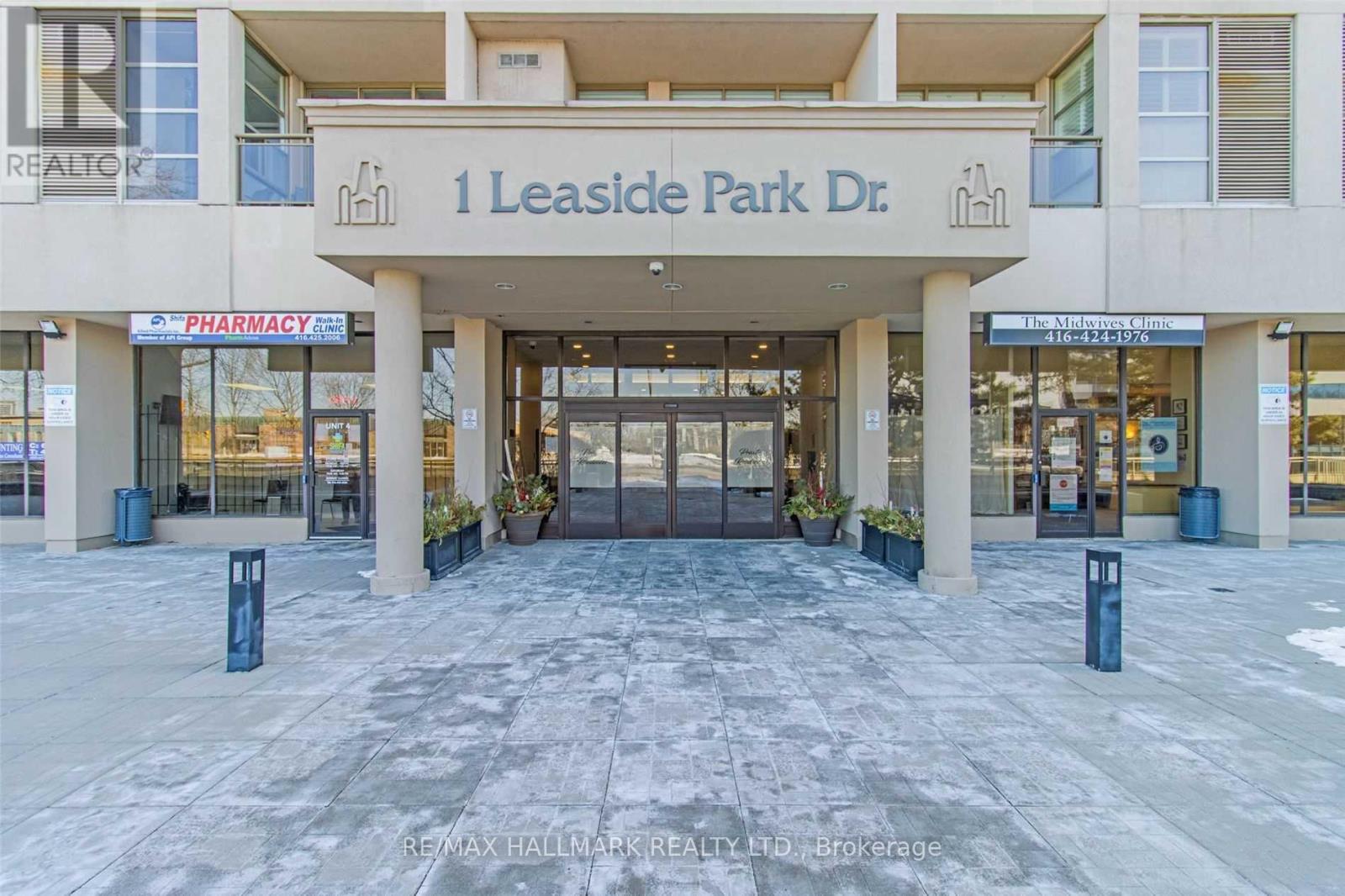 1 Leaside Park Drive, Toronto, Ontario  M4H 1R1 - Photo 2 - C12847294