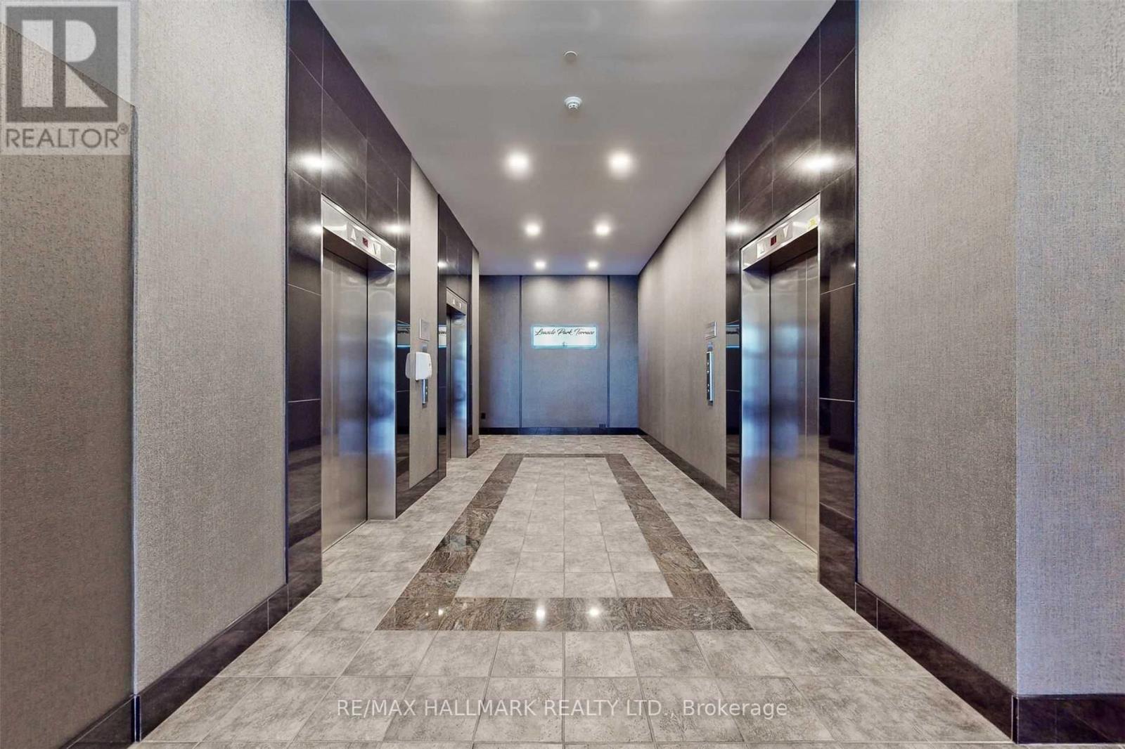 1 Leaside Park Drive, Toronto, Ontario  M4H 1R1 - Photo 4 - C12847294