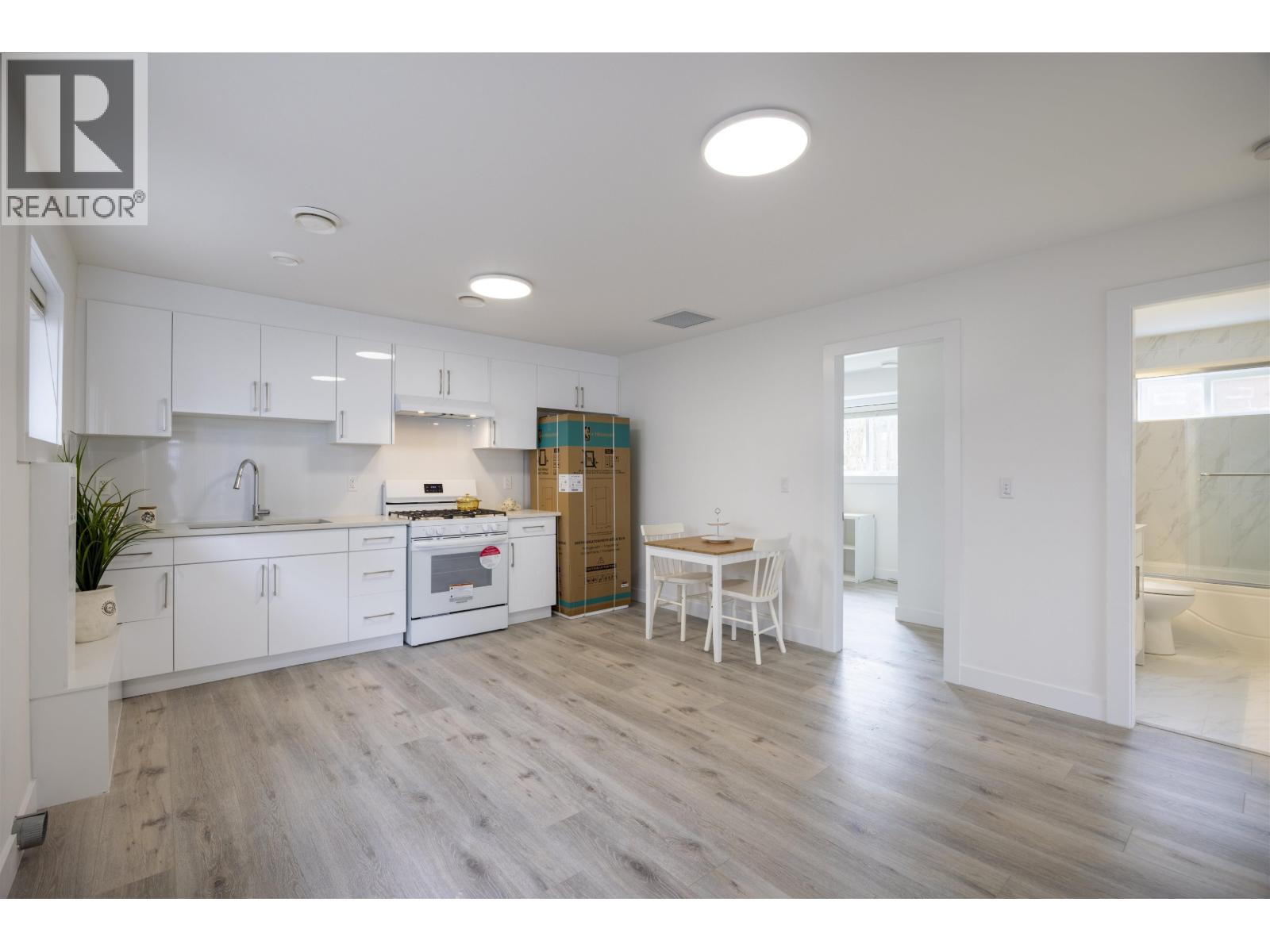 5705 Woodsworth Street, Burnaby, British Columbia  V5G 1S6 - Photo 10 - R3096411