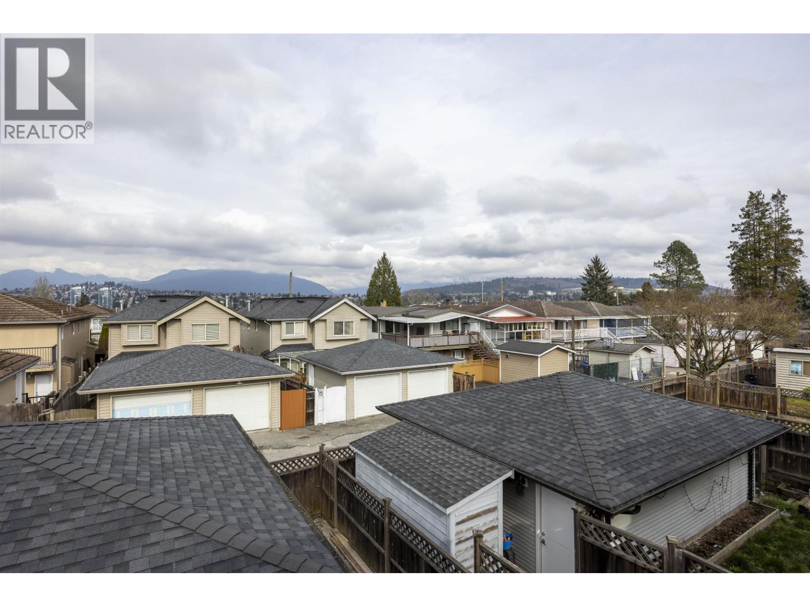 5705 Woodsworth Street, Burnaby, British Columbia  V5G 1S6 - Photo 3 - R3096411