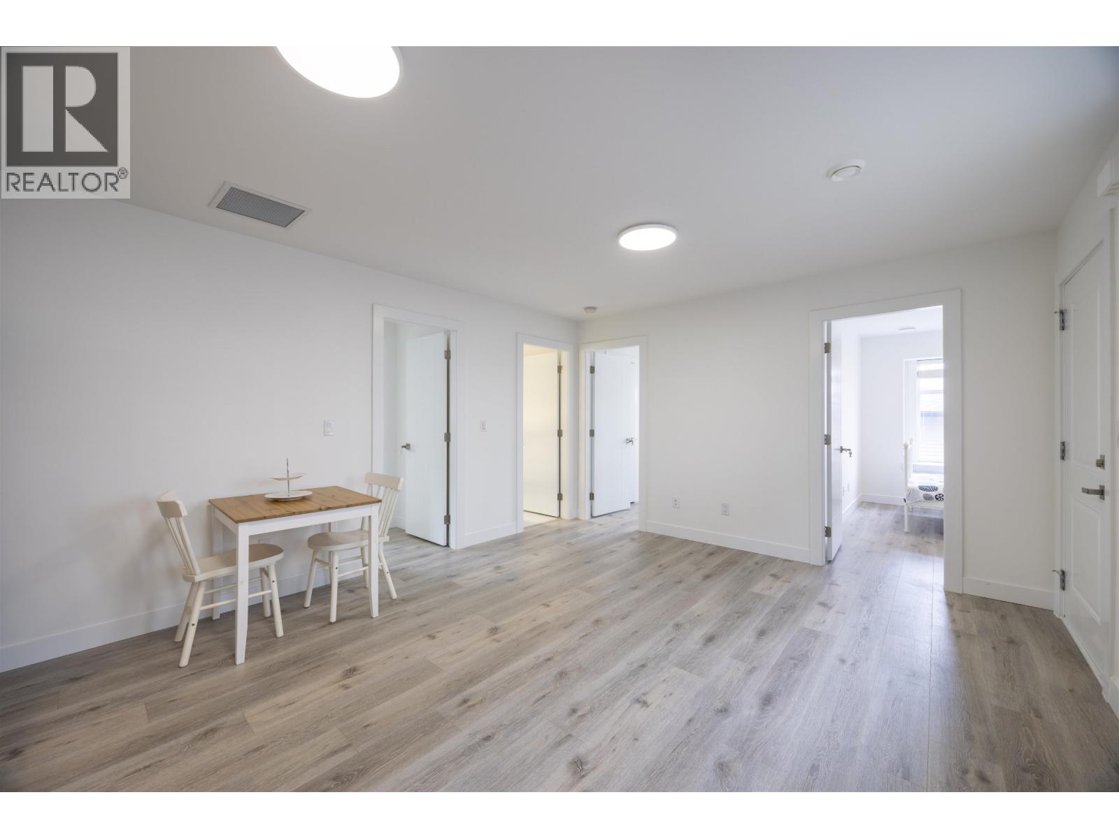 5705 Woodsworth Street, Burnaby, British Columbia  V5G 1S6 - Photo 11 - R3096411