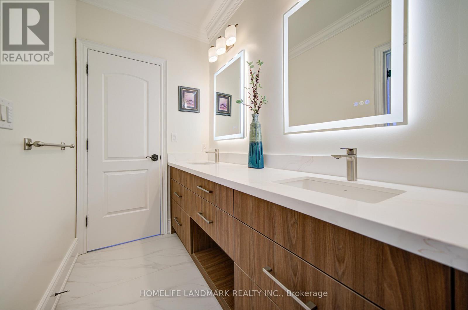 6 Stollery Pond Crescent, Markham, Ontario  L6C 0P5 - Photo 26 - N12847280