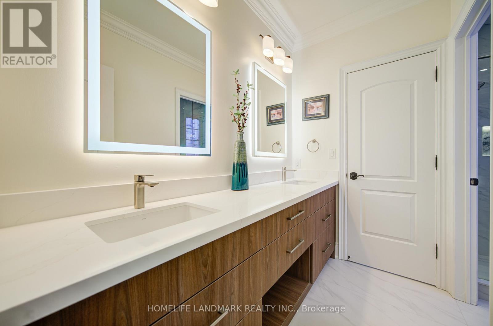 6 Stollery Pond Crescent, Markham, Ontario  L6C 0P5 - Photo 27 - N12847280