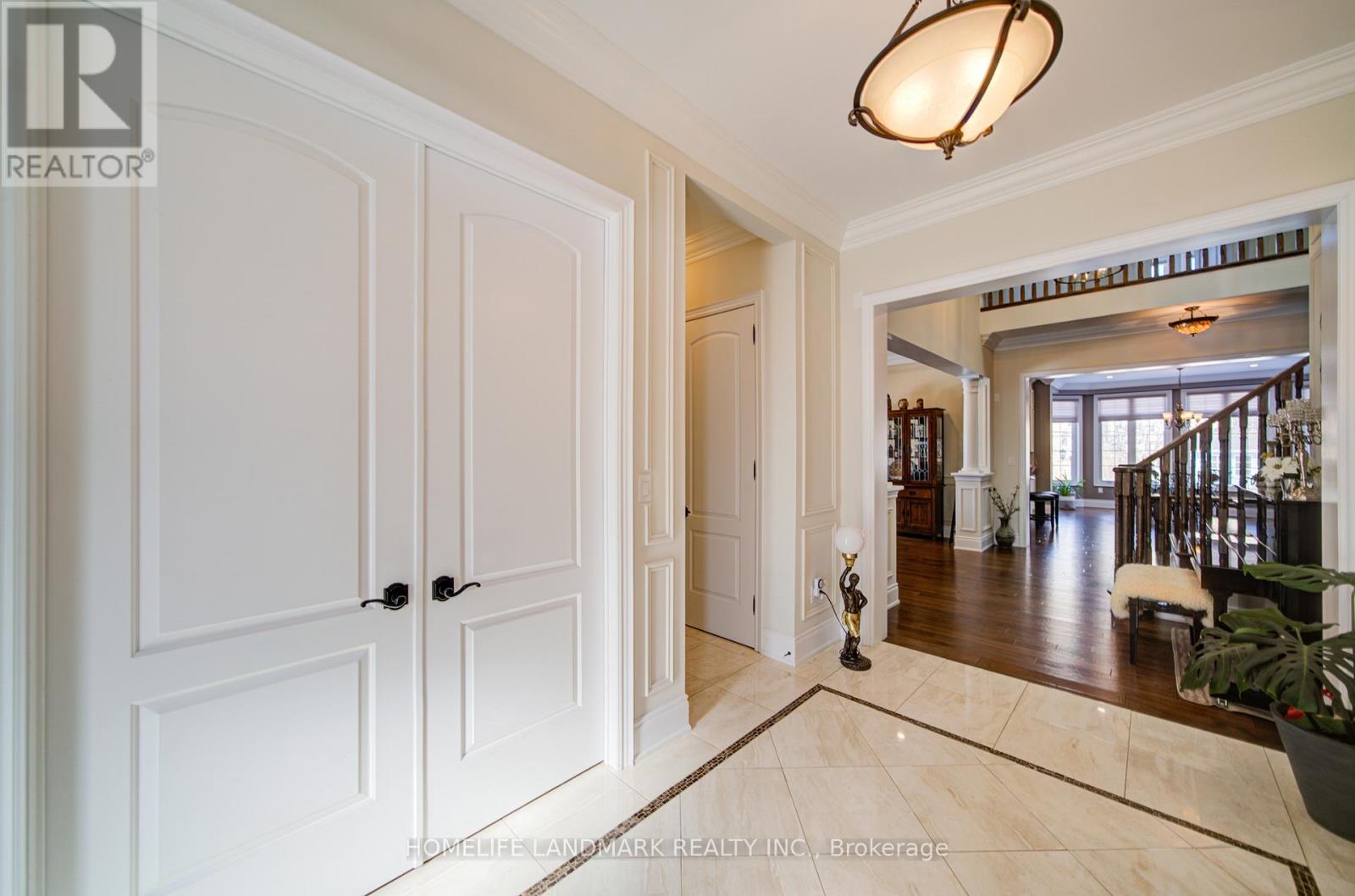 6 Stollery Pond Crescent, Markham, Ontario  L6C 0P5 - Photo 4 - N12847280