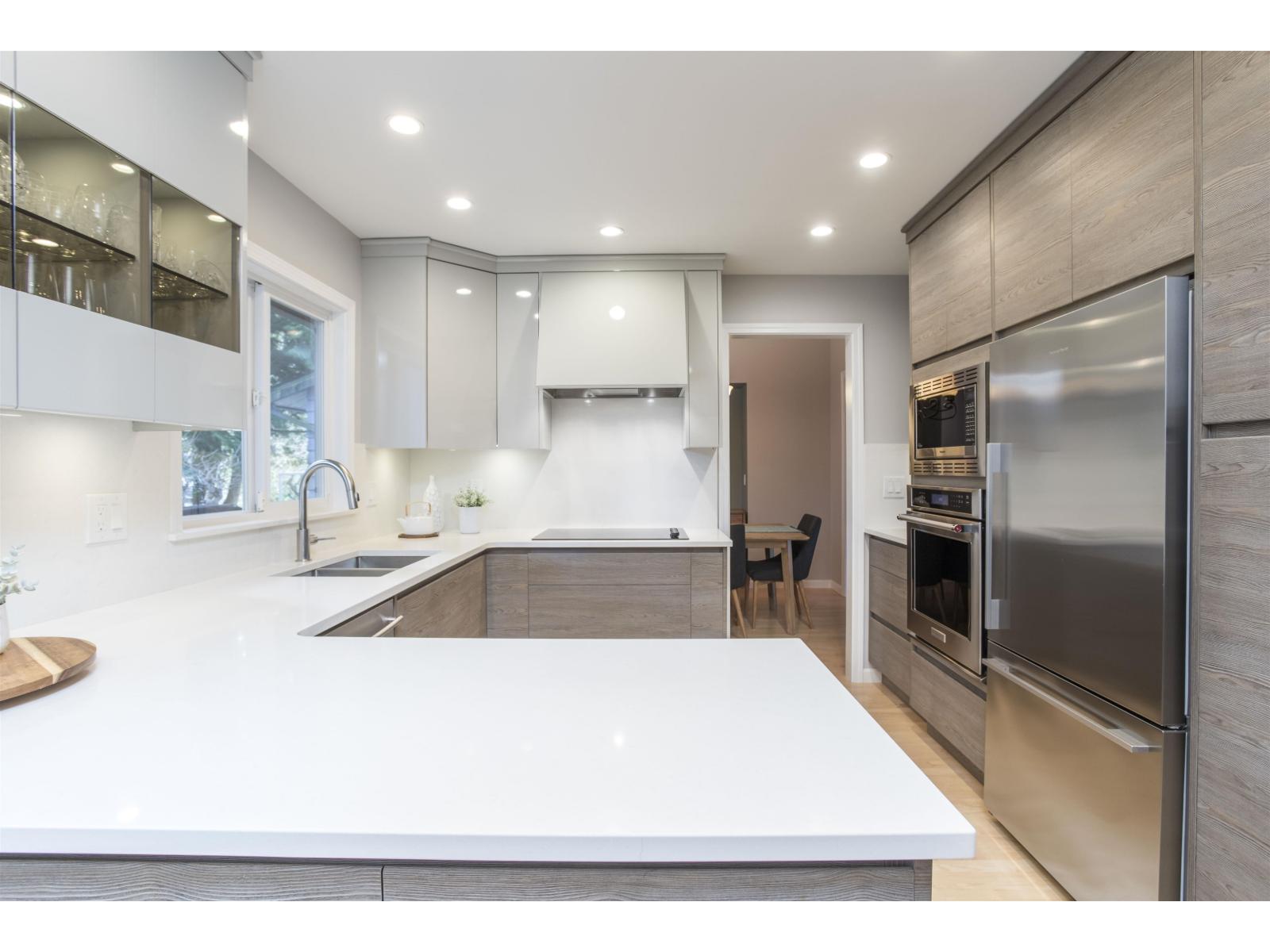 12688 18a Avenue, Surrey, British Columbia  V4A 5V2 - Photo 2 - R3095618