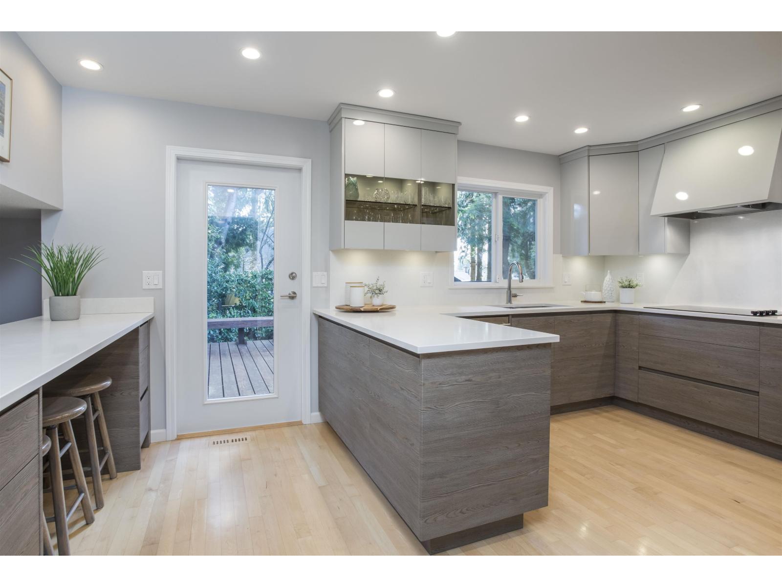 12688 18a Avenue, Surrey, British Columbia  V4A 5V2 - Photo 3 - R3095618