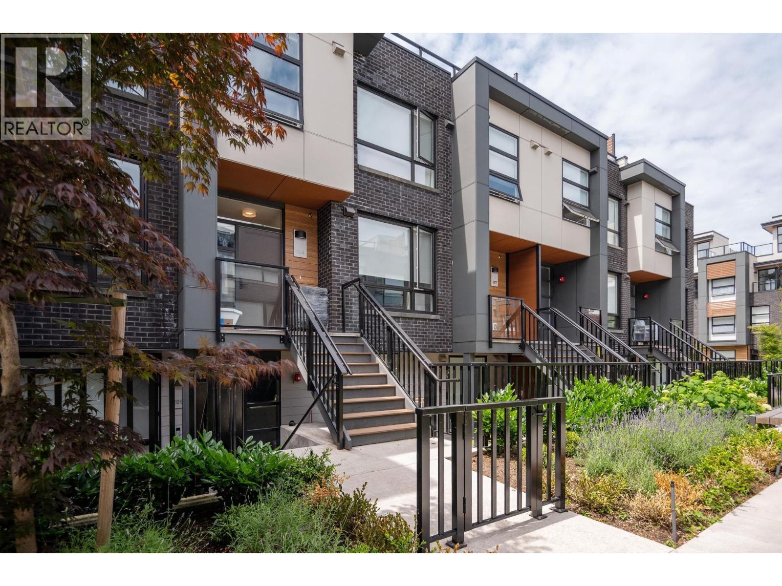 206 6085 Irmin Street, Burnaby, British Columbia  V5J 5C5 - Photo 1 - R3096281