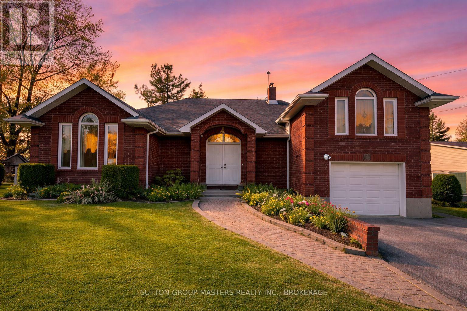 4907 Alex Mclean Lane N, Frontenac, Ontario  K0H 1H0 - Photo 2 - X12845558