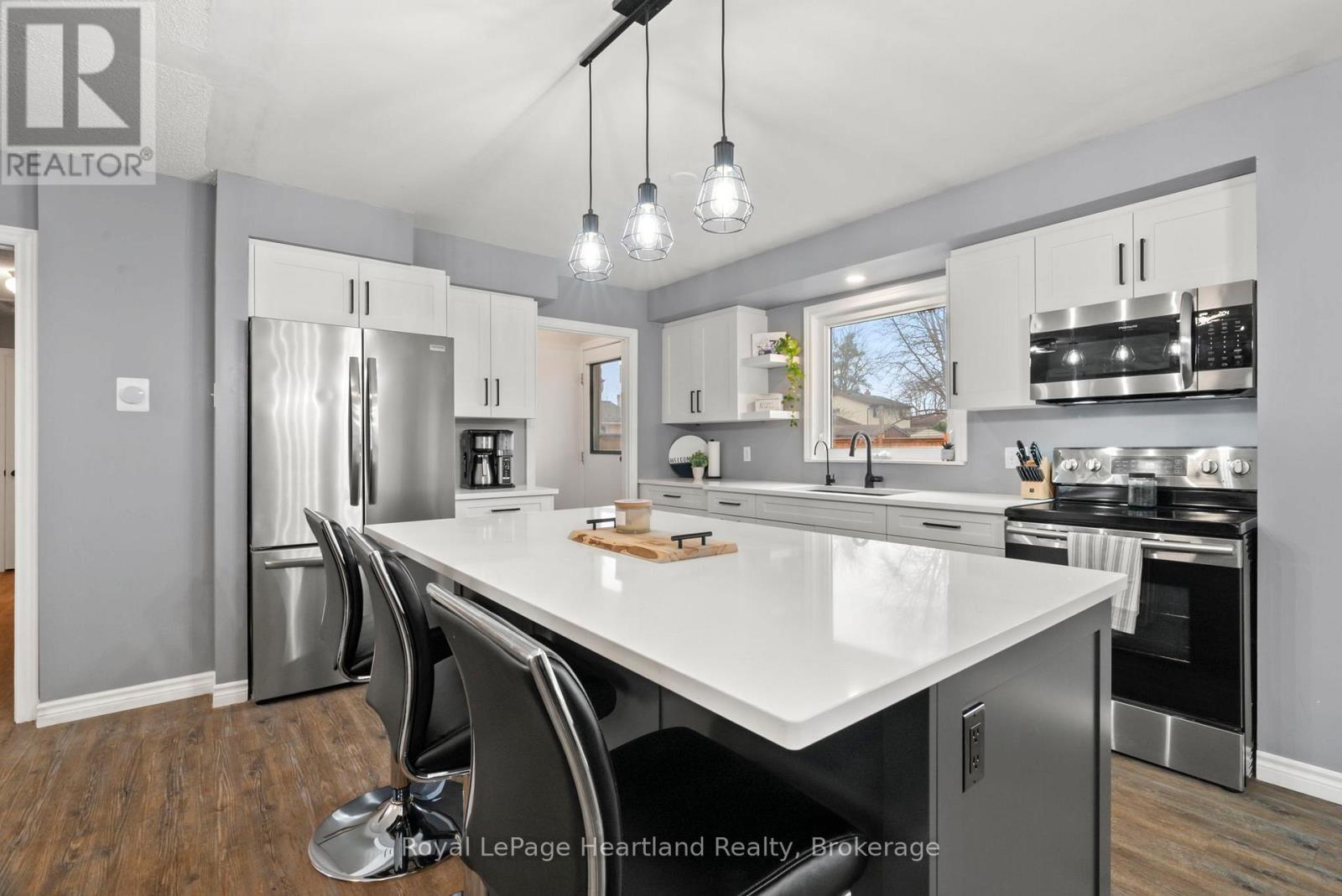 156 John Street N, Minto, Ontario  N0G 1Z0 - Photo 17 - X12847332