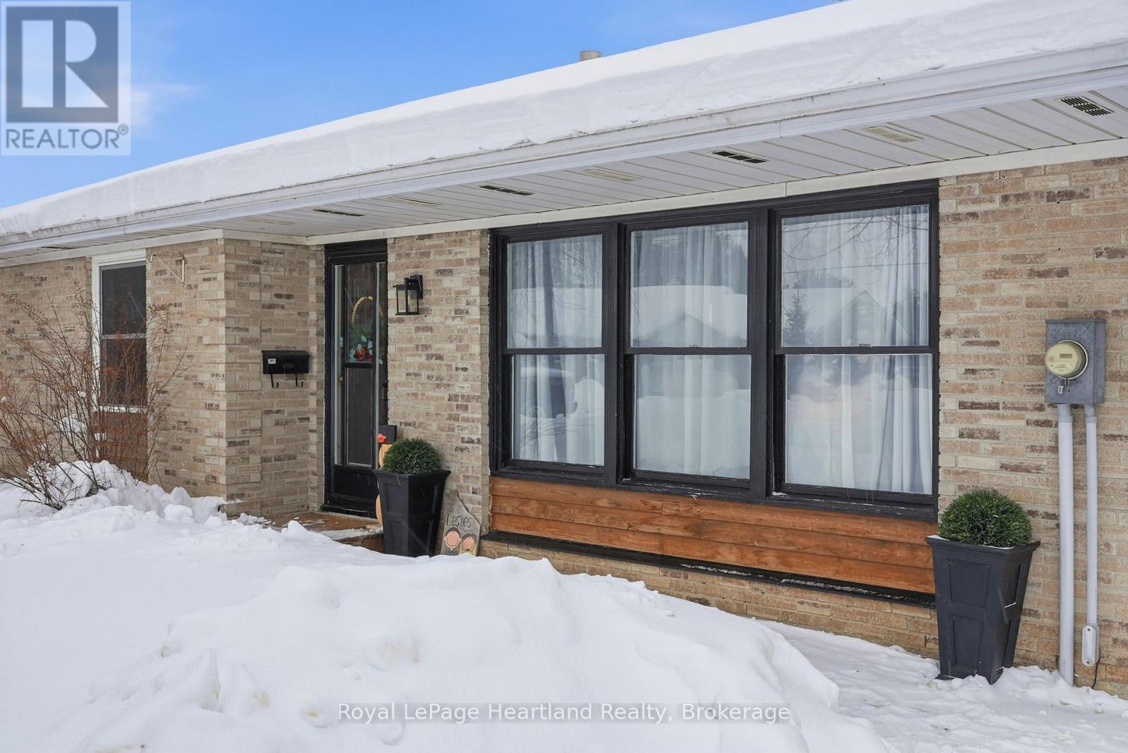 156 John Street N, Minto, Ontario  N0G 1Z0 - Photo 4 - X12847332