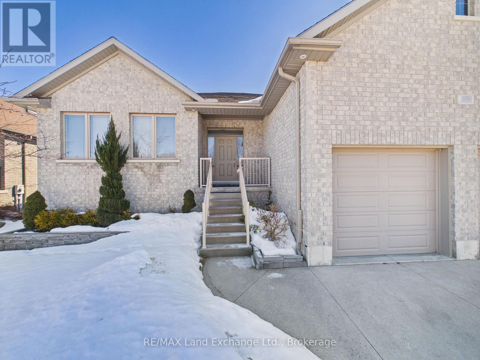 231 Park Street, Kincardine, Ontario  N2Z 0A5 - Photo 2 - X12847348