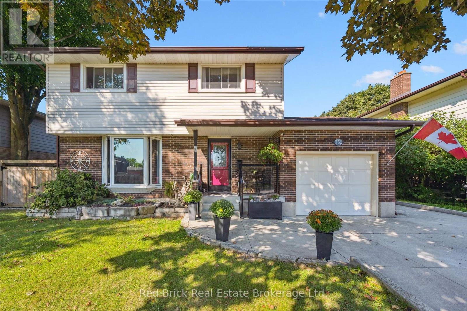 12 WESTBURY CRESCENT, Cambridge, Ontario