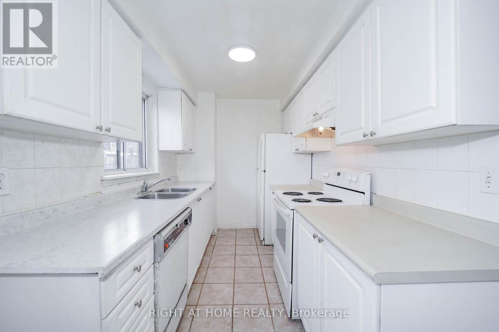 4 Pender Crescent, Toronto, Ontario  M1T 2M7 - Photo 10 - E12825406