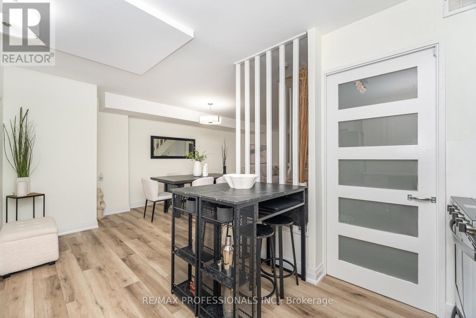 326b - 364 The East Mall, Toronto, Ontario  M9B 6C5 - Photo 5 - W12814294