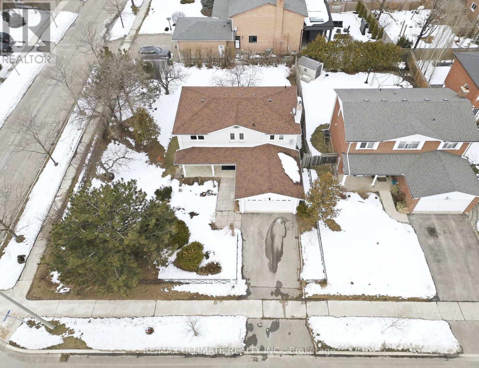 1867 Bough Beeches Boulevard, Mississauga, Ontario  L4W 2J8 - Photo 2 - W12846942