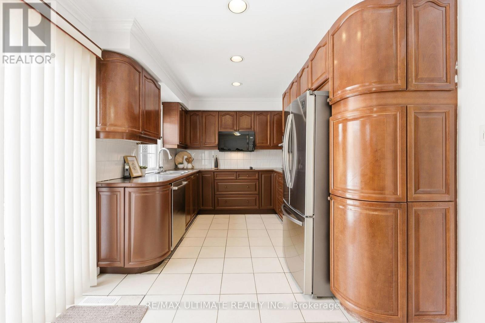 1867 Bough Beeches Boulevard, Mississauga, Ontario  L4W 2J8 - Photo 11 - W12846942