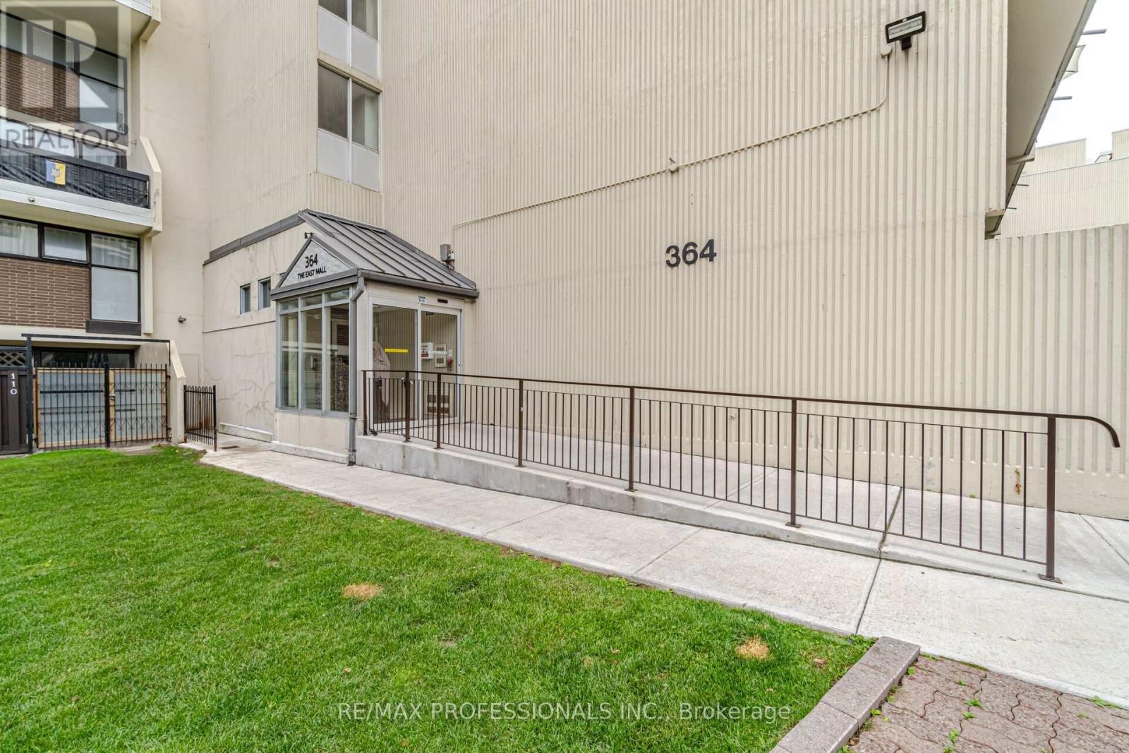 326b - 364 The East Mall, Toronto, Ontario  M9B 6C5 - Photo 40 - W12814294