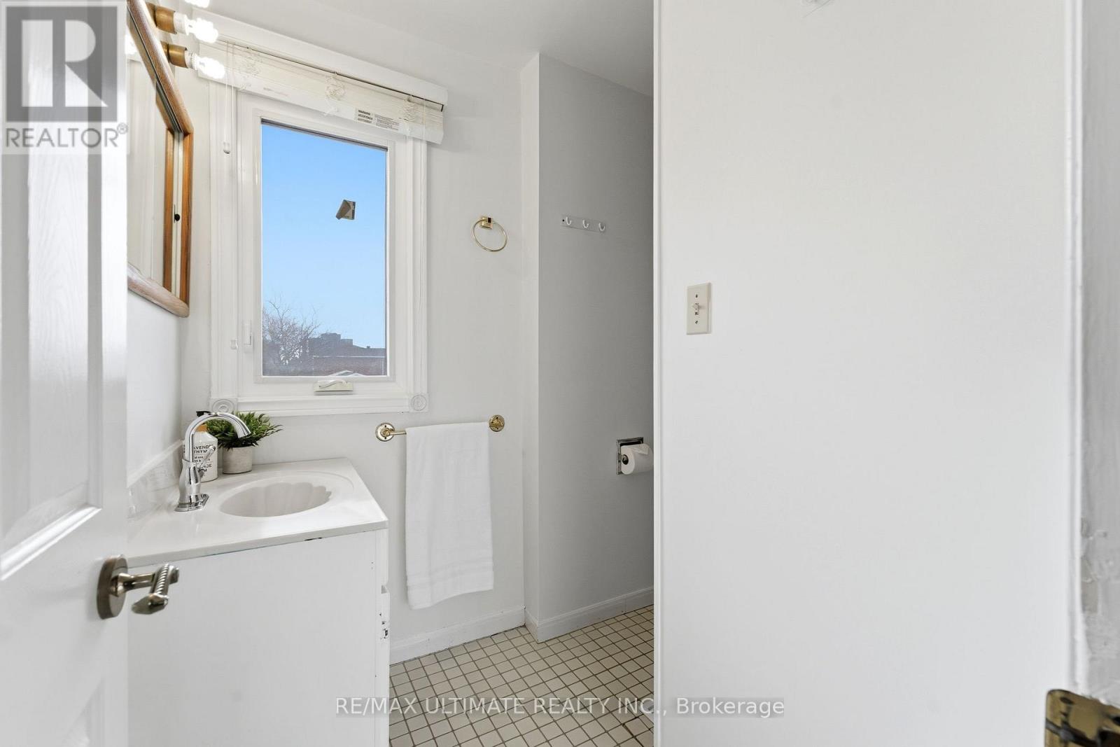 1867 Bough Beeches Boulevard, Mississauga, Ontario  L4W 2J8 - Photo 19 - W12846942