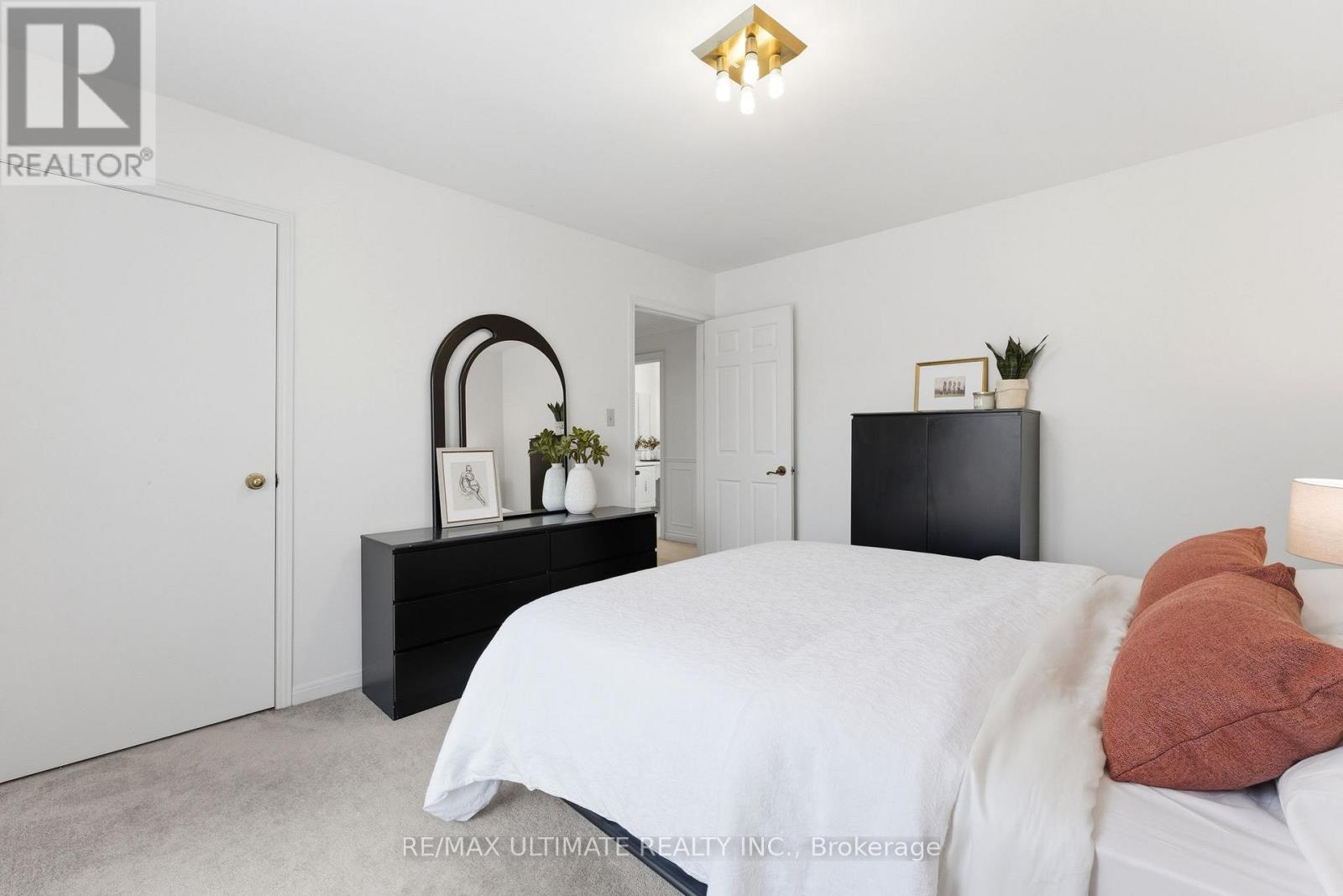 1867 Bough Beeches Boulevard, Mississauga, Ontario  L4W 2J8 - Photo 26 - W12846942