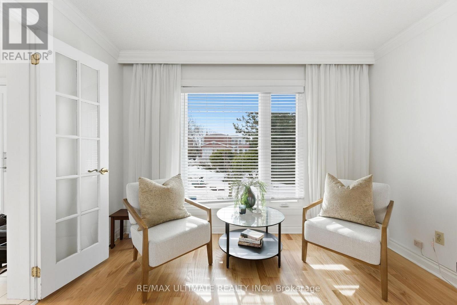 1867 Bough Beeches Boulevard, Mississauga, Ontario  L4W 2J8 - Photo 5 - W12846942