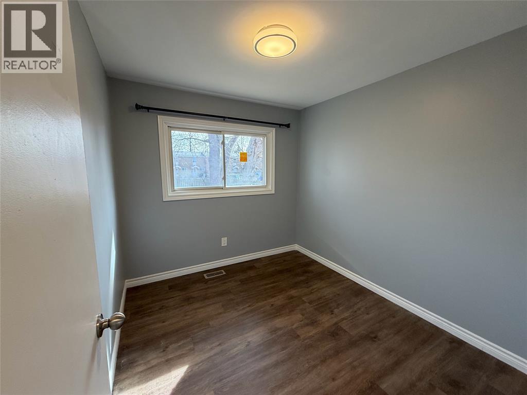 941 Bennett Street, Sarnia, Ontario  N7S 1A2 - Photo 10 - 26004229