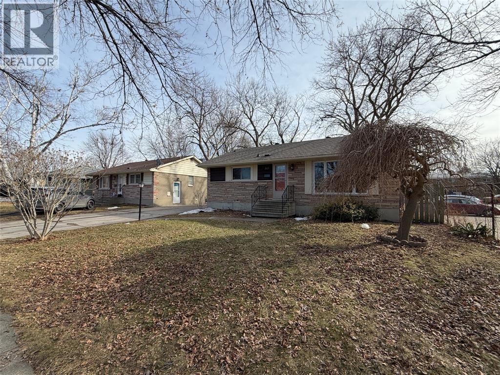 941 Bennett Street, Sarnia, Ontario  N7S 1A2 - Photo 2 - 26004229