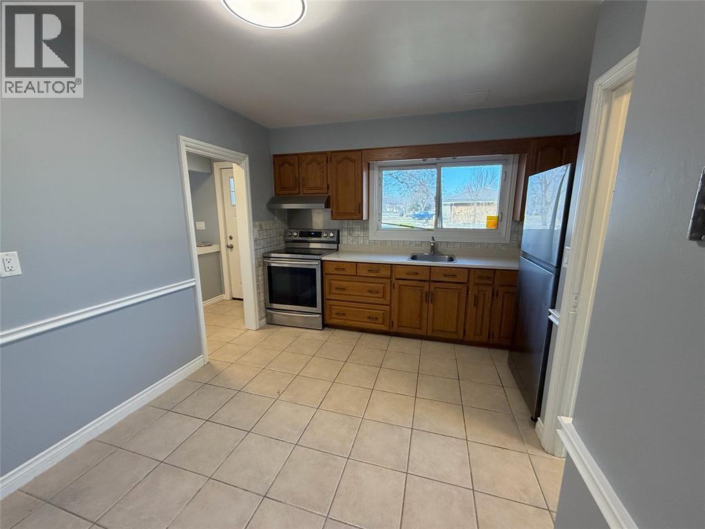 941 Bennett Street, Sarnia, Ontario  N7S 1A2 - Photo 3 - 26004229